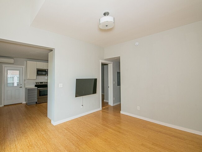 Photo - $300 off first month! Pristine 1-bdrm designer remodel. 1898 Kerns duplex with A/C, 1 block to 28th Apartment