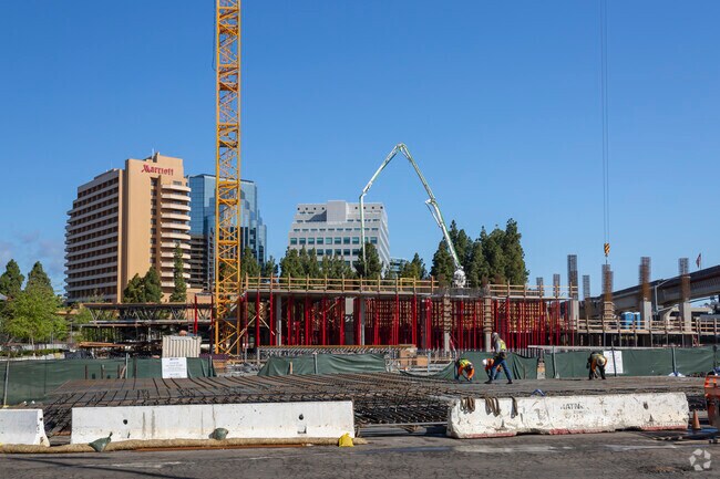 Foto de la construcción - The Jewel at LUX