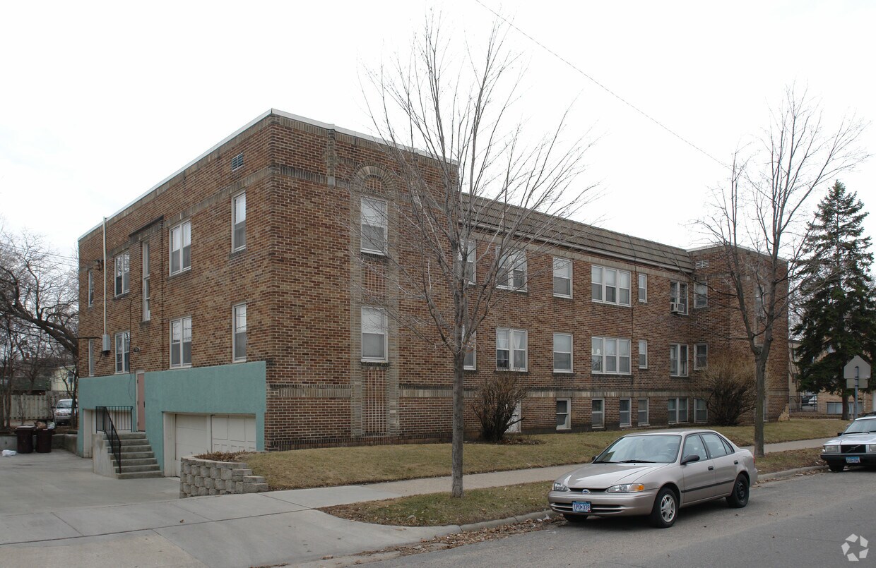 Foto del edificio - 2701 Grand Ave S