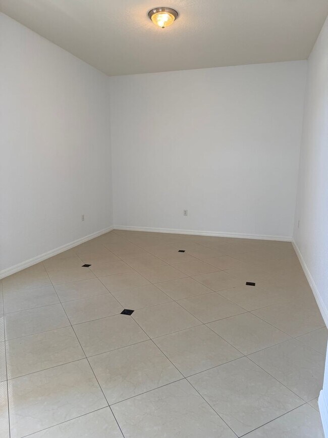 Building Photo - 4 bedroom home for rent in Lakeland