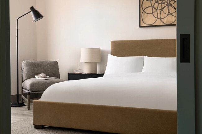 Building Photo - 161 Laurier Av W