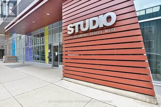 Building Photo - 199 Richmond St W