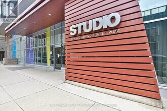 Building Photo - 199 Richmond St W