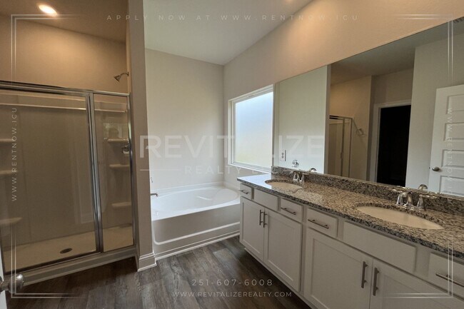 Foto del edificio - Charming 4BR/2BA Home in Hadley Village – Modern Comfort & Style!