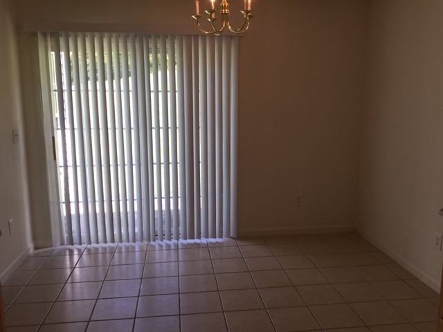 Foto del edificio - 5855 Regent Village Drive