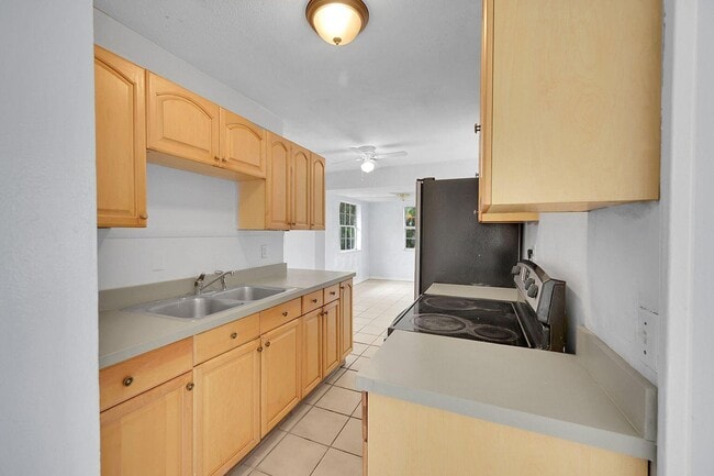 Building Photo - 1645 W 31st St