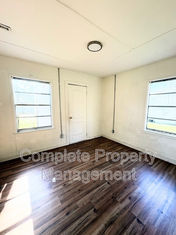 Building Photo - 1933 St Charles Ct SW