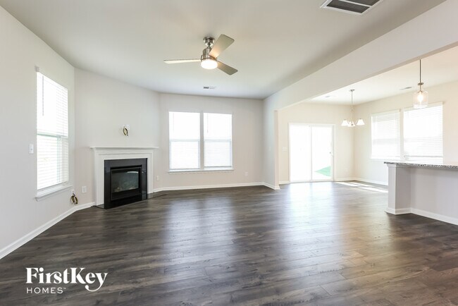 Foto del edificio - 614 Goldburn Wy