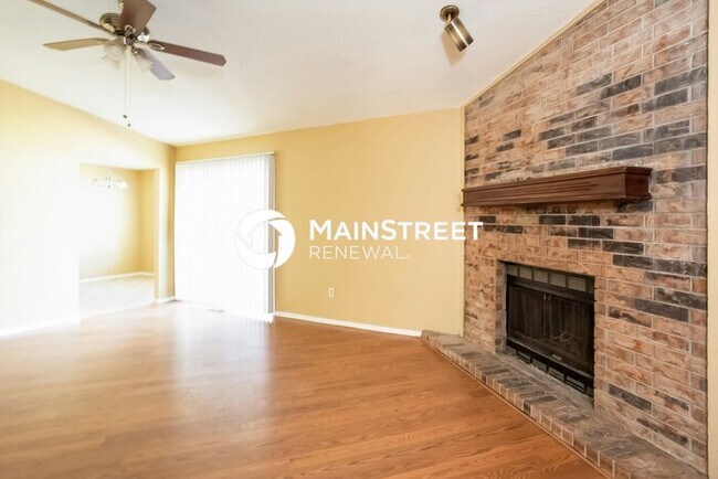 Building Photo - 3 Bedroom Pet-Friendly Home in Oklahoma City, OK with Main Street Renewal
