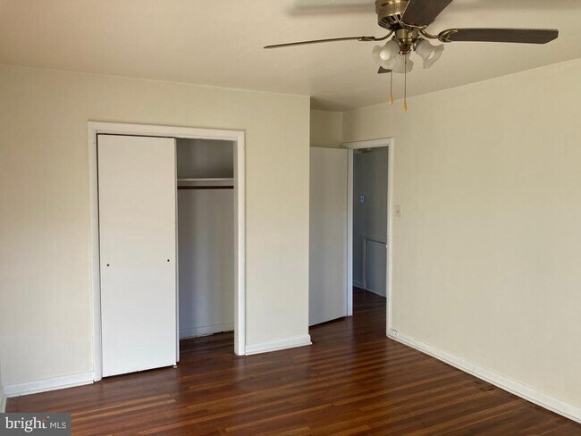 Building Photo - 7262 Mansfield Ave