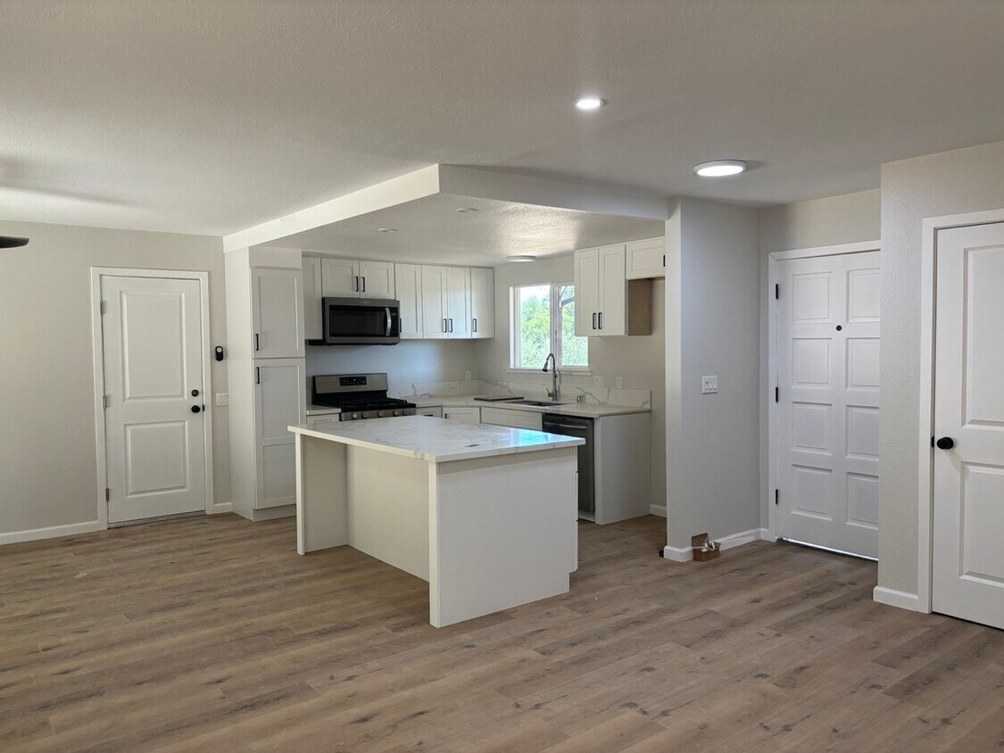 Foto principal - 4064 Chestnut Ln