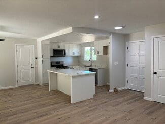 Building Photo - 4064 Chestnut Ln