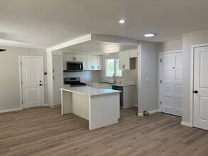 Building Photo - 4064 Chestnut Ln