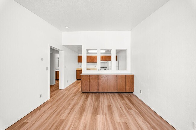 Foto del edificio - 600 N 2450 E