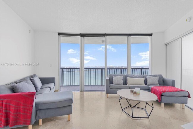 Foto del edificio - 1750 N Bayshore Dr