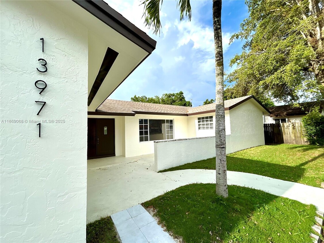 Primary Photo - 13971 SW 112th St