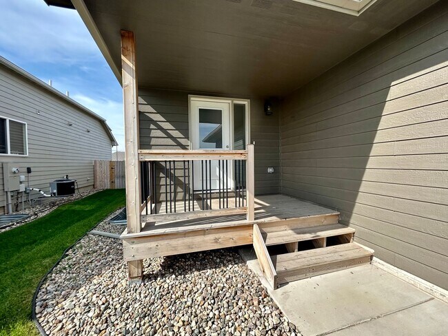 Foto del edificio - Gorgeous 4 Bedroom 2.5 Bathroom with Fenced Yard!