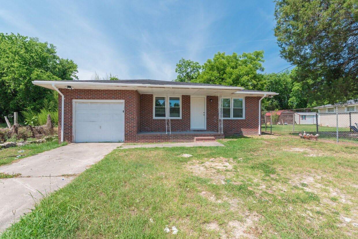 Primary Photo - **Section 8 Welcome** $1,250 - Recently Up...