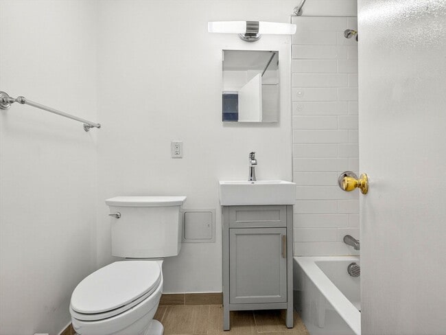 Building Photo - 236 Newbury St