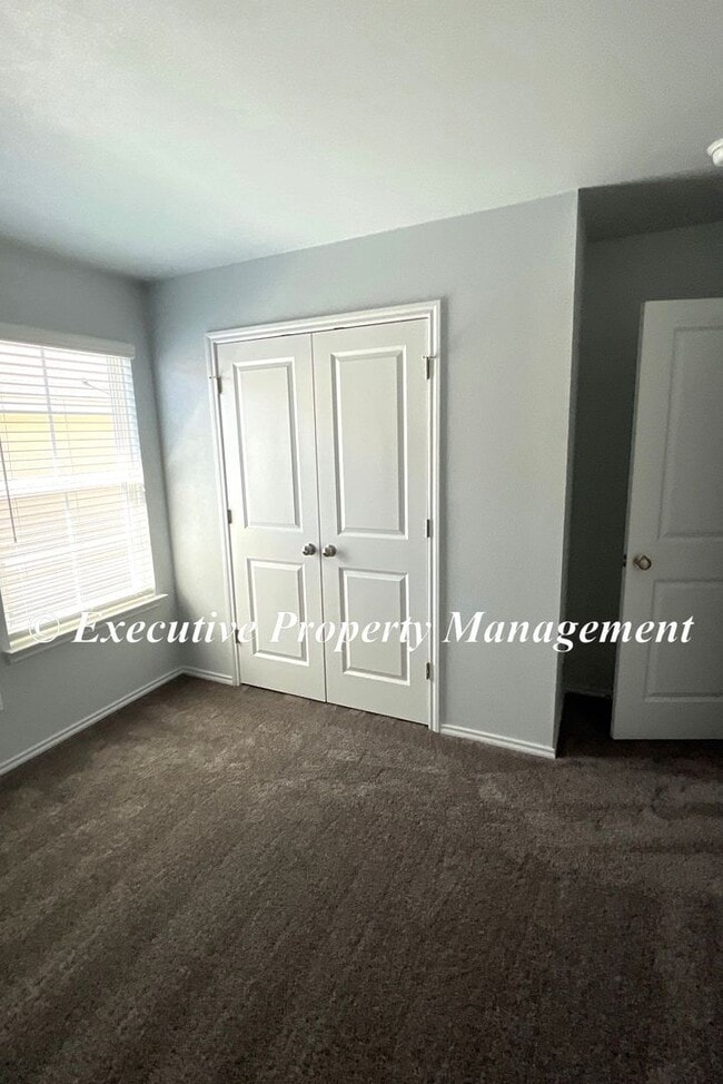 Building Photo - 1211 LEXINGTON Dr