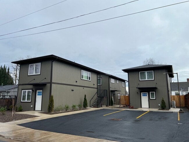 Building Photo - One bed/One Bath Apartment | Available Now