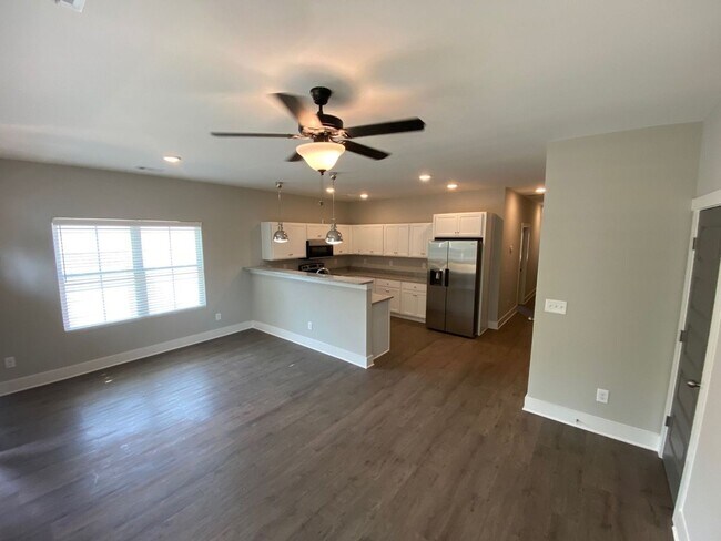 Foto del edificio - PRE LEASING FOR AUGUST 10TH, 2026! NEW CONSTRUCTION!