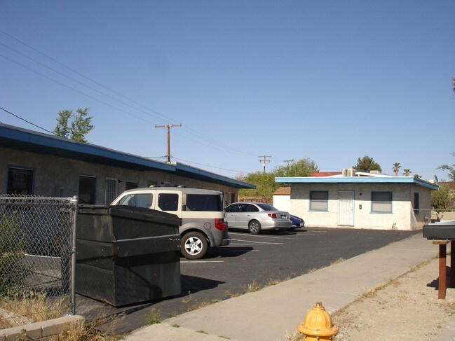 Building Photo - 531 W Buena Vista St