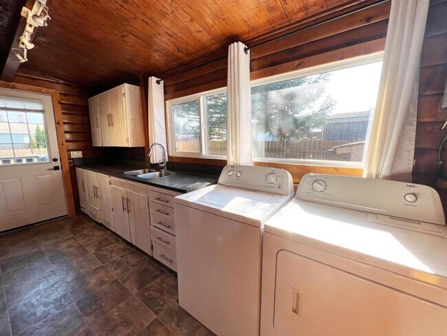 Building Photo - 2 bedroom in Kitimat BC V8C 1M6