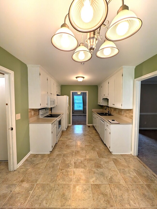 Building Photo - 229 Telford Dr