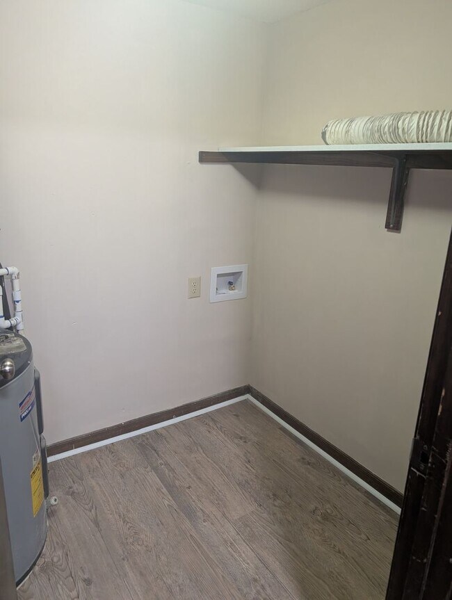 Foto del edificio - 311 Rock Knoll Dr