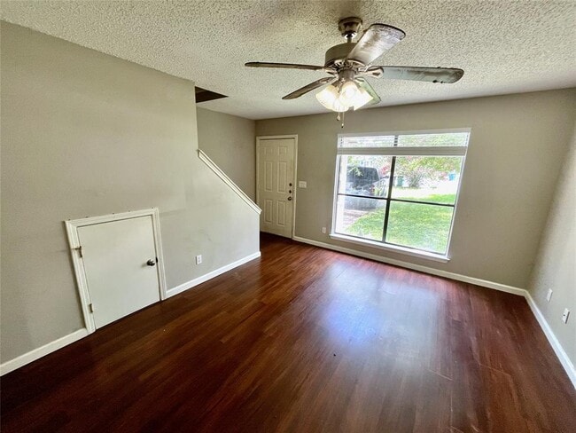 Building Photo - 112 Hillside Cove