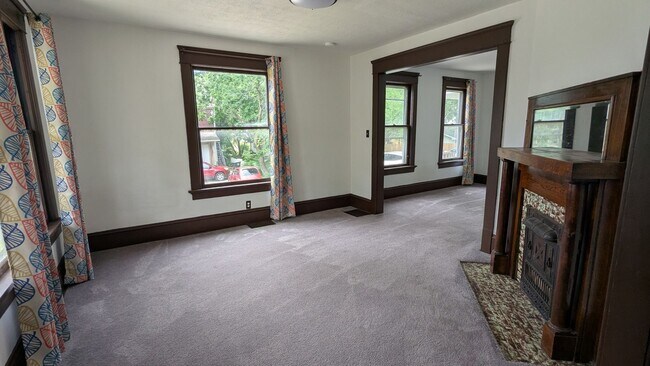 Foto del edificio - 1009-1011 8th St NW
