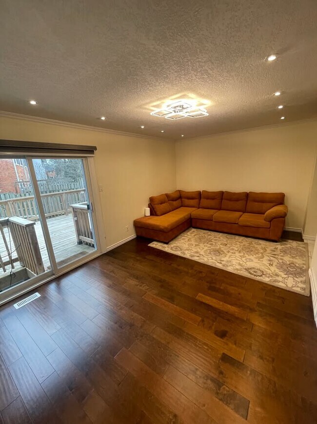 Photo du bâtiment - 407 Keats Way