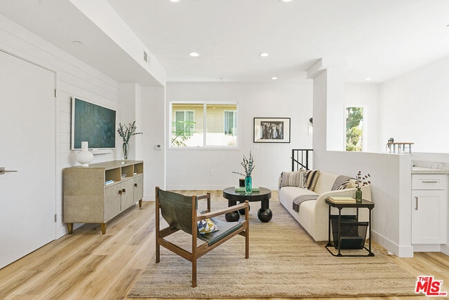 Foto del edificio - 14651 W Sara Ln