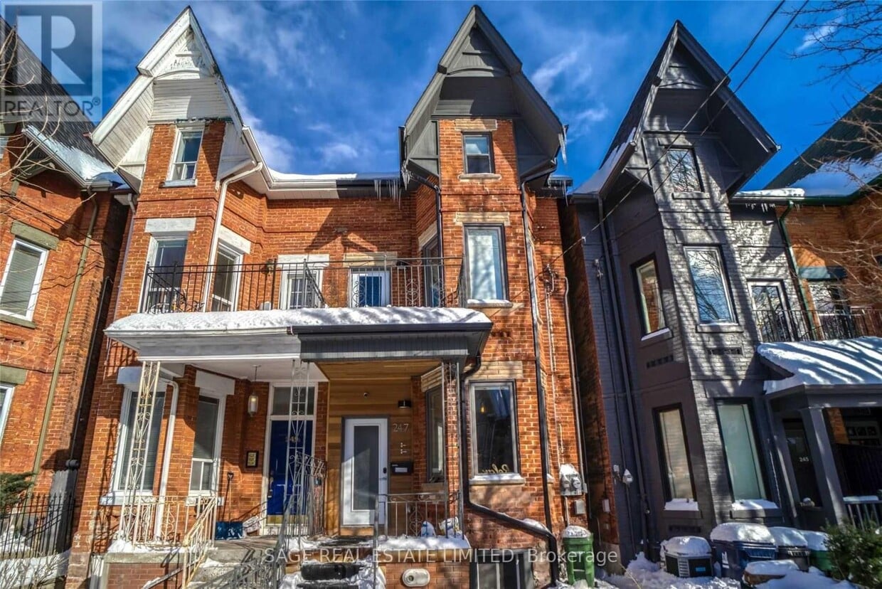 Building Photo - 247 Lisgar St