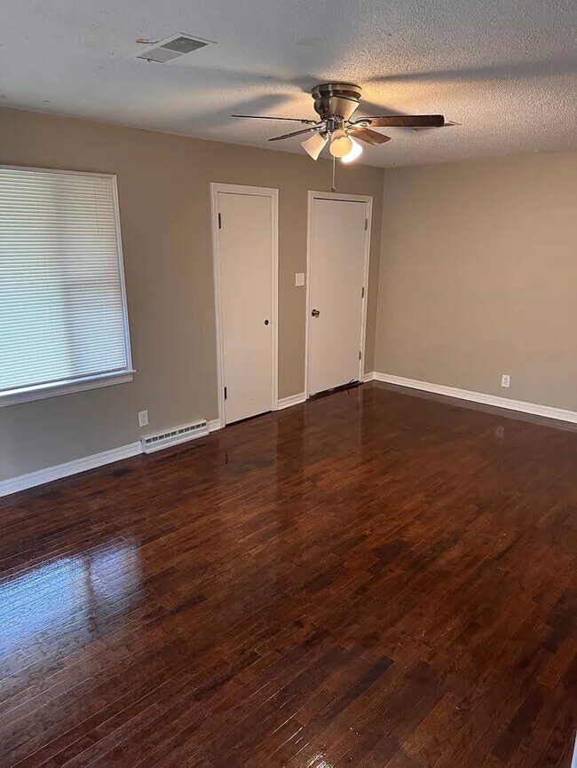 Foto del edificio - Single family home for rent 2 bed 1 bath detached garage