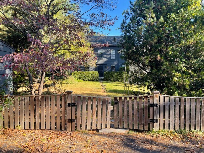 Foto del edificio - Charming 5-Bedroom 3.5 bath Home for Rent ...