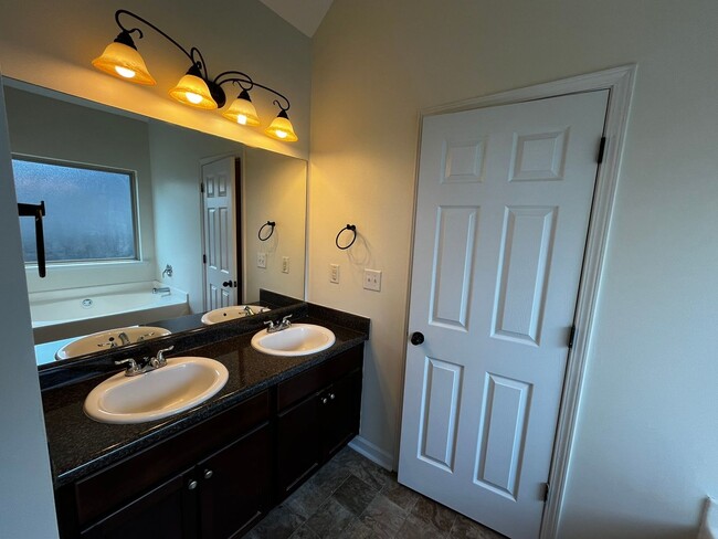Building Photo - Beautiful 4 bedroom 2 bath in Phenix City, AL