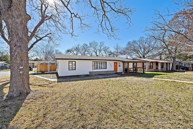 Building Photo - 1317 Cloverleaf Dr