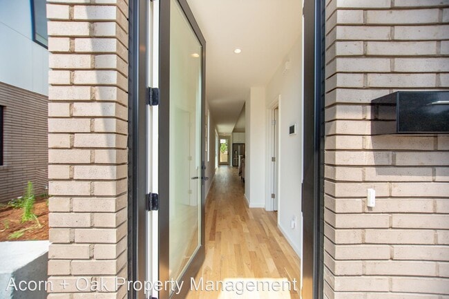Building Photo - 4 br, 2.5 bath House - 815 N Mangum St