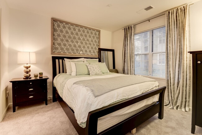 Interior Photo - Henley at Kingstowne