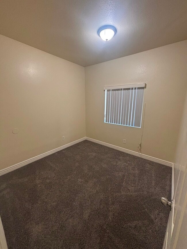 Building Photo - 532 W 55th St