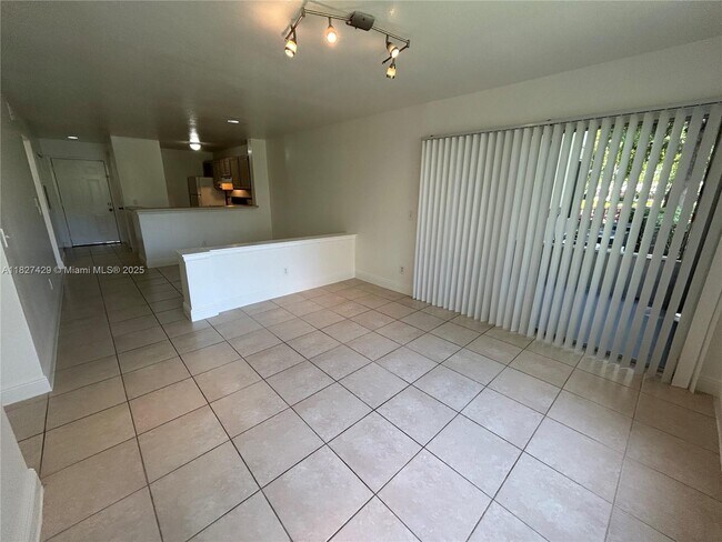 Foto del edificio - 1725 Palm Cove Blvd