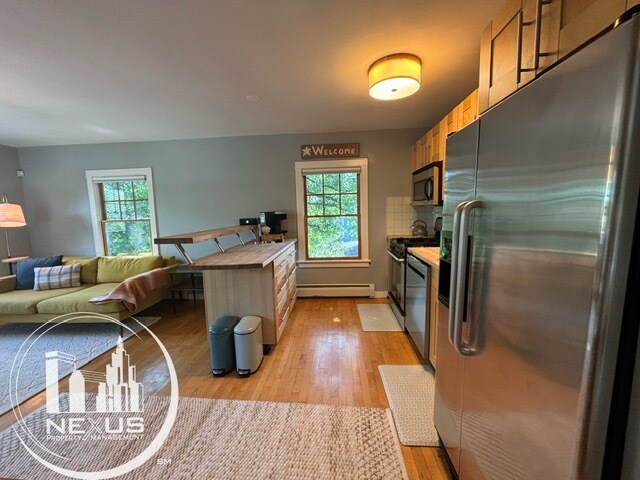 Building Photo - 9 Austin St