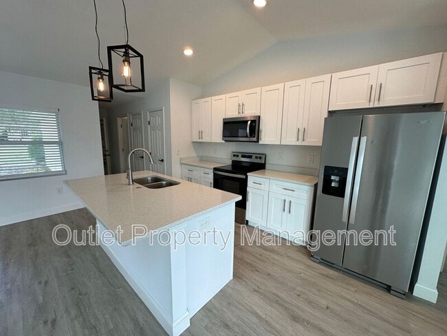 Building Photo - 790 W Gaucho Cir