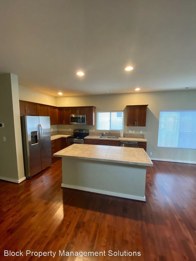 Building Photo - 3 br, 2.5 bath House - 6232 Annette Ave SE