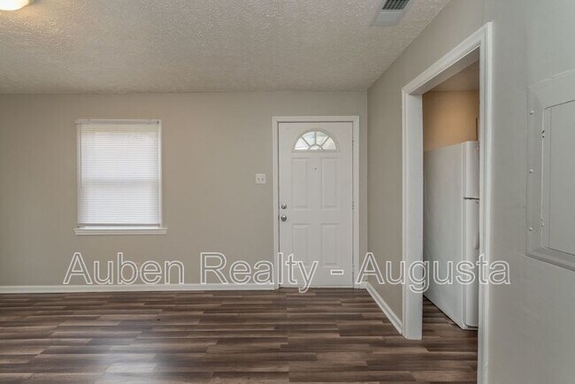 Foto del edificio - 821 Forsythe St