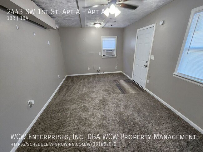 Foto del edificio - 2443 SW 1st St
