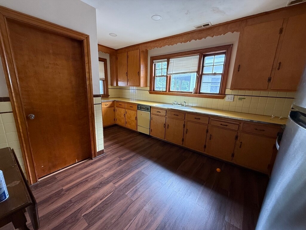Primary Photo - 1706 Shore