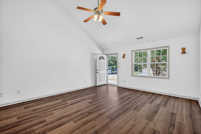 Foto del edificio - 177 Kelly Cir